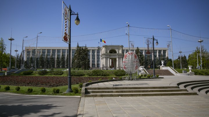 Holiday atmosphere in Capital. Easter decorations in Cathedral Square (PHOTO REPORT)