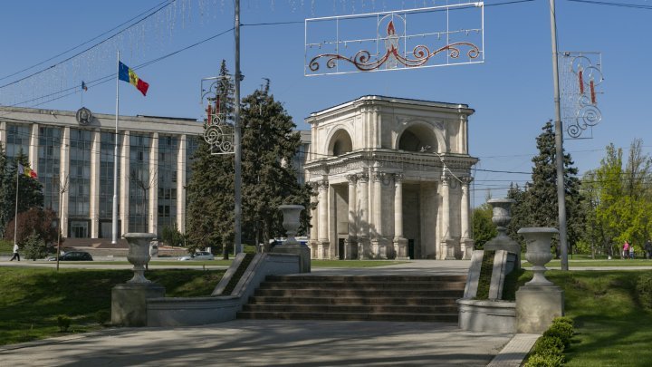 Holiday atmosphere in Capital. Easter decorations in Cathedral Square (PHOTO REPORT)