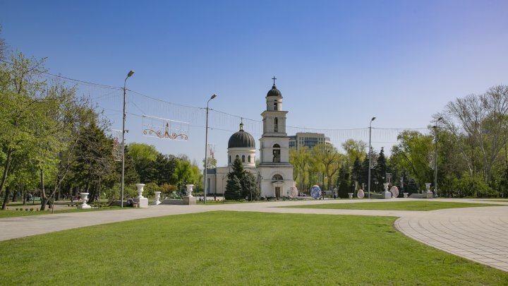 Holiday atmosphere in Capital. Easter decorations in Cathedral Square (PHOTO REPORT)