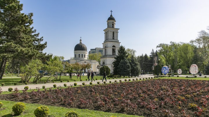Holiday atmosphere in Capital. Easter decorations in Cathedral Square (PHOTO REPORT)