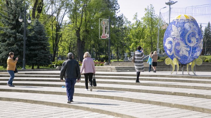 Holiday atmosphere in Capital. Easter decorations in Cathedral Square (PHOTO REPORT)