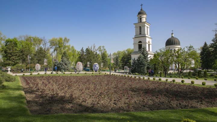 Holiday atmosphere in Capital. Easter decorations in Cathedral Square (PHOTO REPORT)