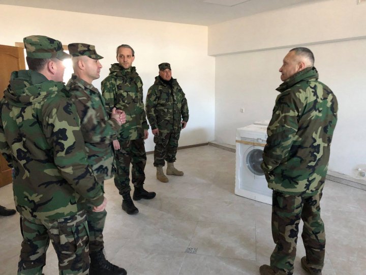 Eugen Sturza in a working inspection at one of the newest and most modern barracks of National Army