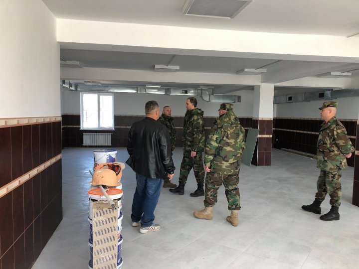 Eugen Sturza in a working inspection at one of the newest and most modern barracks of National Army