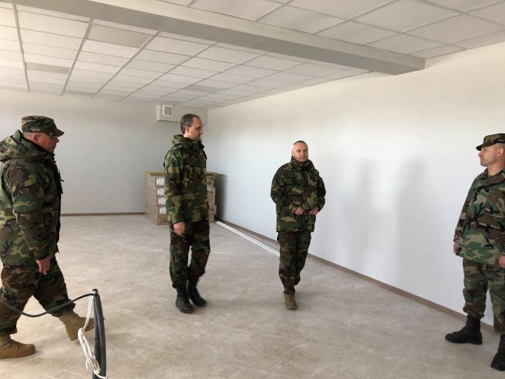 Eugen Sturza in a working inspection at one of the newest and most modern barracks of National Army