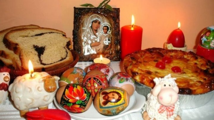 How does a Moldovan family traditionally celebrate Easter?