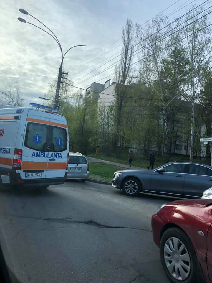 Morning accident in Capital. Motorcyclist violently hit a car (VIDEO/PHOTO)