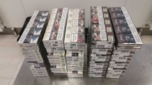 Romanian stopped from cigarettes smuggling attempt. Where did he want to transport 300 cigarettes packs 