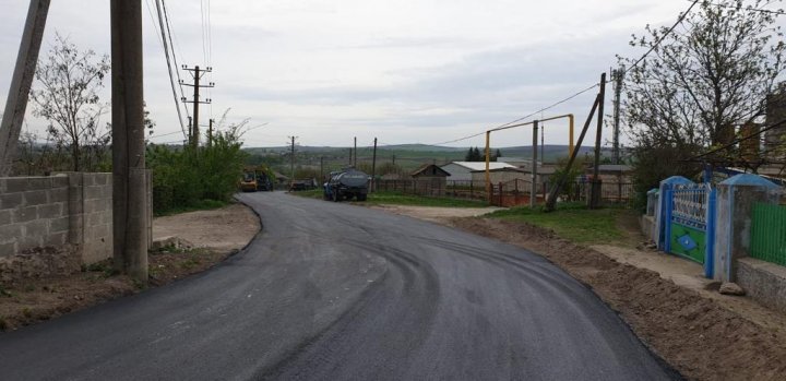 Telltale signs that politician fulfills his promise: People from Florești enjoy walking on well-built roads