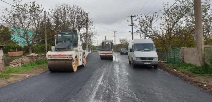 Telltale signs that politician fulfills his promise: People from Florești enjoy walking on well-built roads