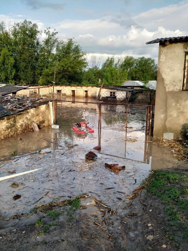 Crops ripped out and rescuers sought to pump water following weekend heavy rain (photo)