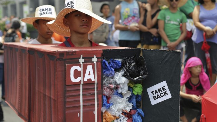 The Philippines vows to send back 25 tonnes of trash dumped by Hong Kong