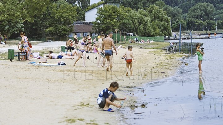 Many Chisinau residents surprisingly seen on Valea Morilor park's beach 