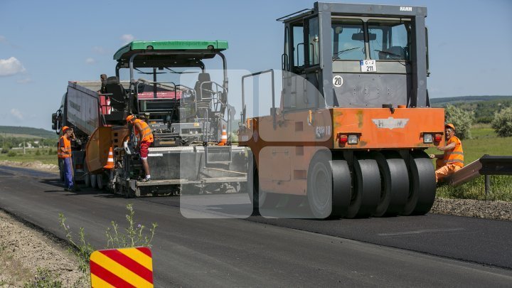 Repair works of Hancesti-Leuseni road should be finished by November. Chiril Gaburici went on building site