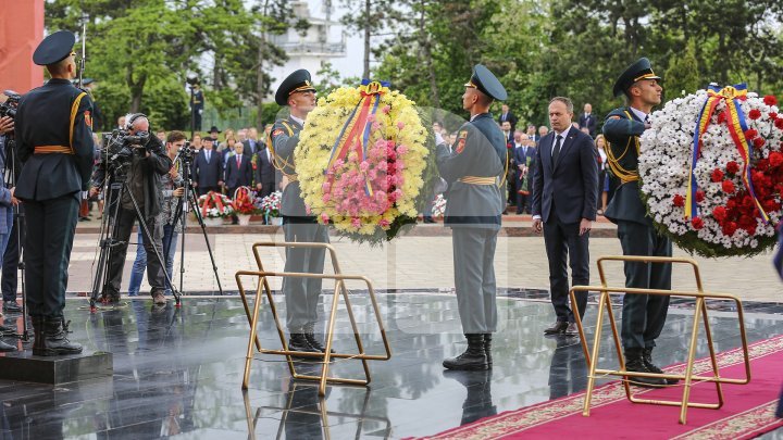 How do Moldovan people from other cities celebrate Victory Day?