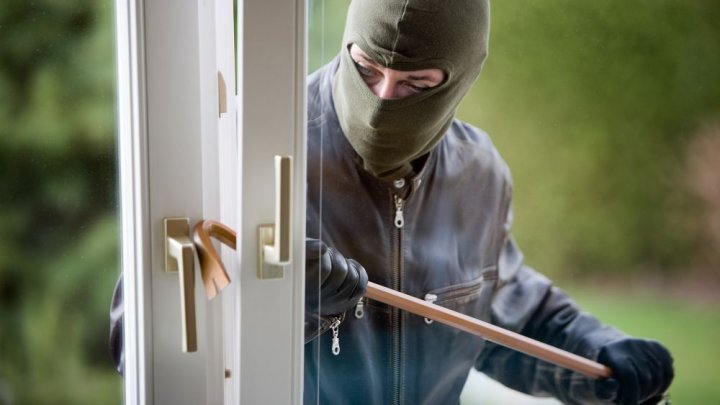 Big time burglary in a private house from the Capital. The thieves stole about half a million MDL