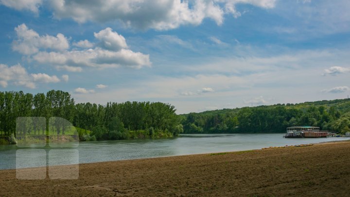 Beautiful landscapes. Vadul lui Voda - most green town from Moldova (PHOTO REPORT)