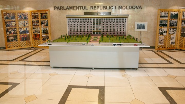 Parliament's Open Door Day: Visitors came to see deputies' working conditions and to suggest them to bare off their egos