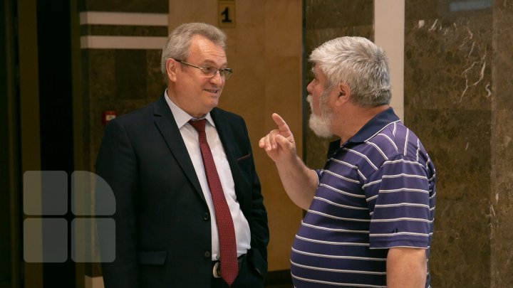 Parliament's Open Door Day: Visitors came to see deputies' working conditions and to suggest them to bare off their egos