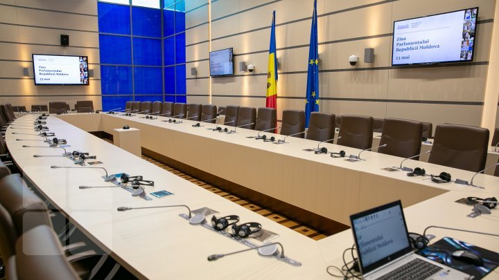 Parliament's Open Door Day: Visitors came to see deputies' working conditions and to suggest them to bare off their egos