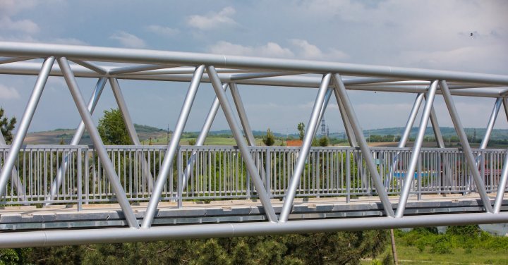 Pavel Filip: How does pedestrian bridge in Străşeni look like?