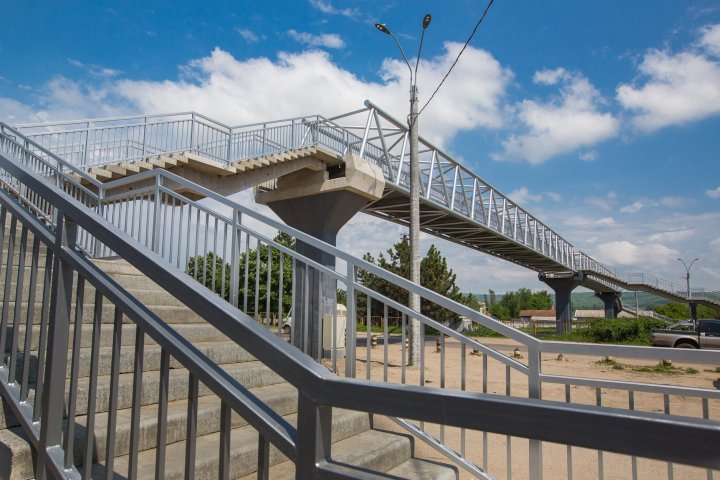 Pavel Filip: How does pedestrian bridge in Străşeni look like?