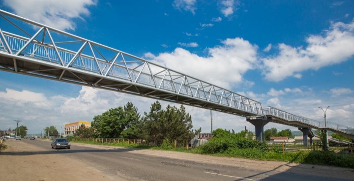 Pavel Filip: How does pedestrian bridge in Străşeni look like?