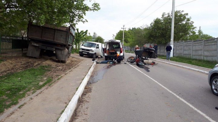 Motorcyclist killed after hitting badly a parked car in Sadova 