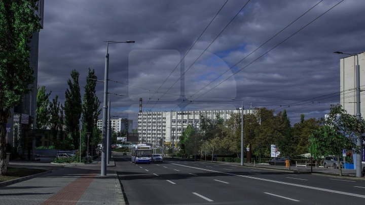 Yellow Warning for rainfall with thunderstorm, squalls with gust 