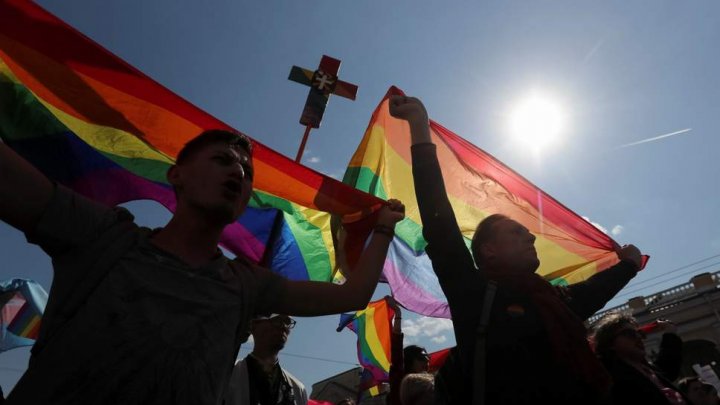 Nearly a third Russians would disown a gay friend, study shows 