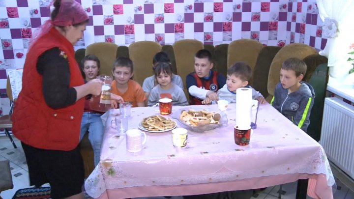 Large family of adoptive children in Hincesti. They raised 21 children  