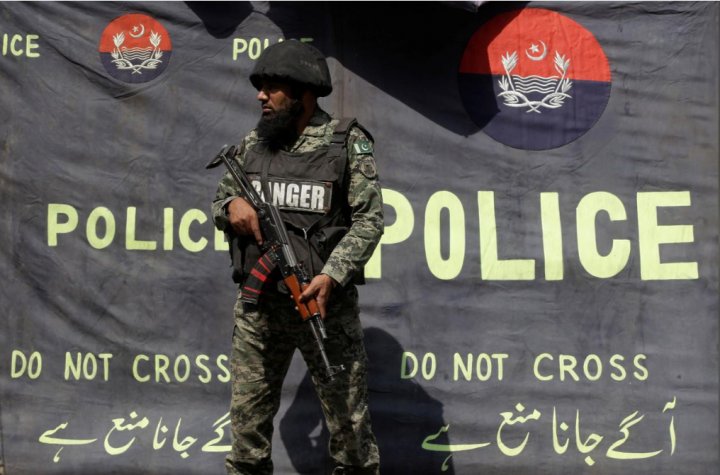 Explosion near altar in Pakistan. Police announced 9 deaths