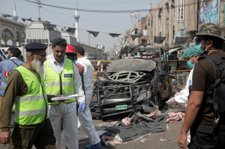 Explosion near altar in Pakistan. Police announced 9 deaths