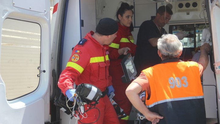 Ocnita man urgently transported by aerial SMURD medical team to Chisinau