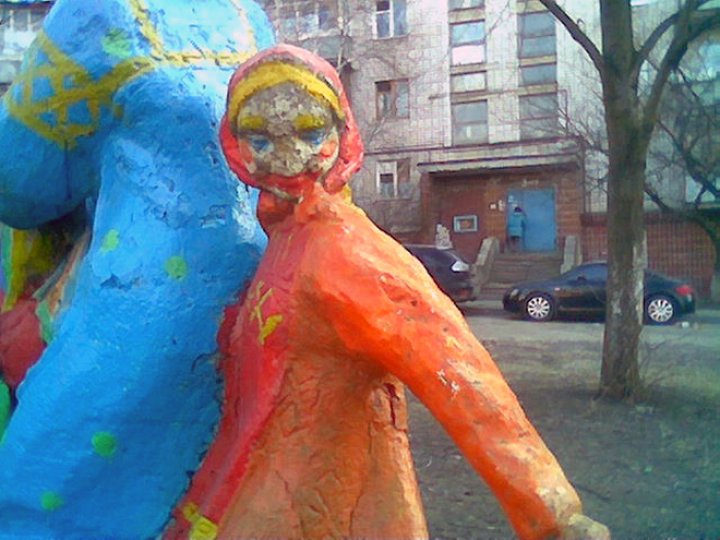 Extremely creepy Russian kids' playground (PHOTO GALLERY)