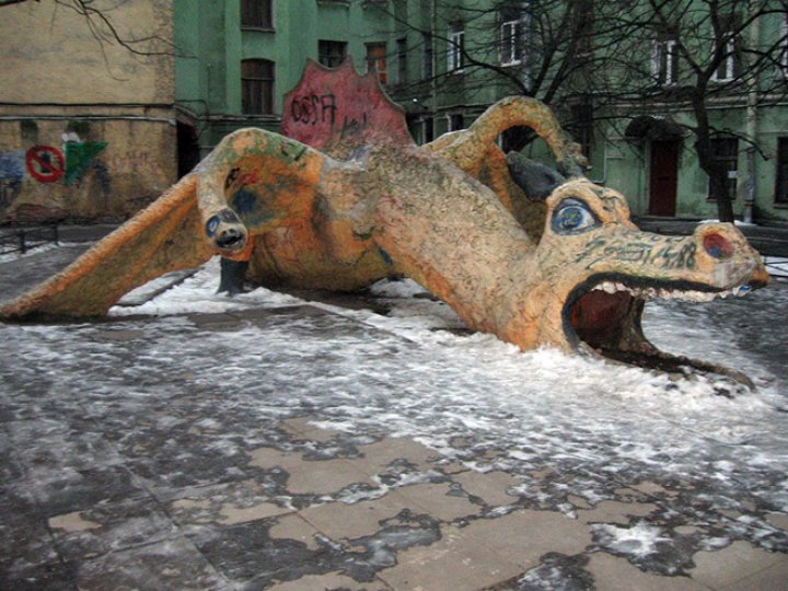 Extremely creepy Russian kids' playground (PHOTO GALLERY)