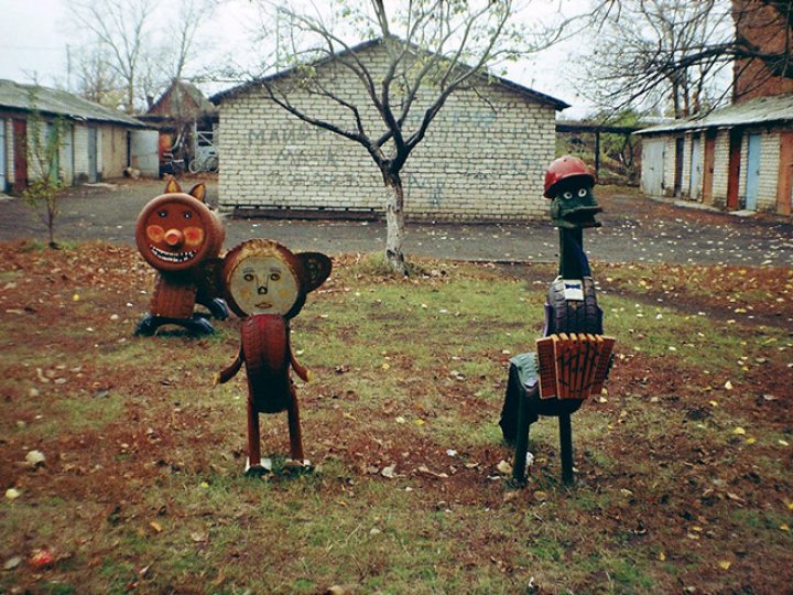 Extremely creepy Russian kids' playground (PHOTO GALLERY)