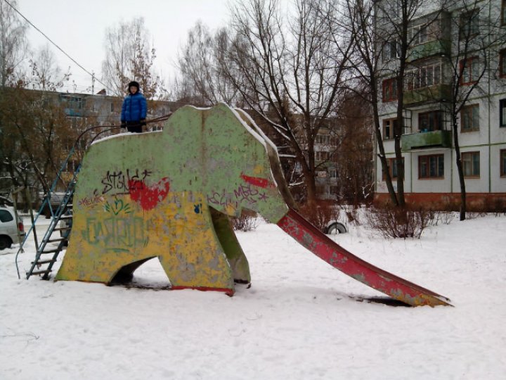 Extremely creepy Russian kids' playground (PHOTO GALLERY)