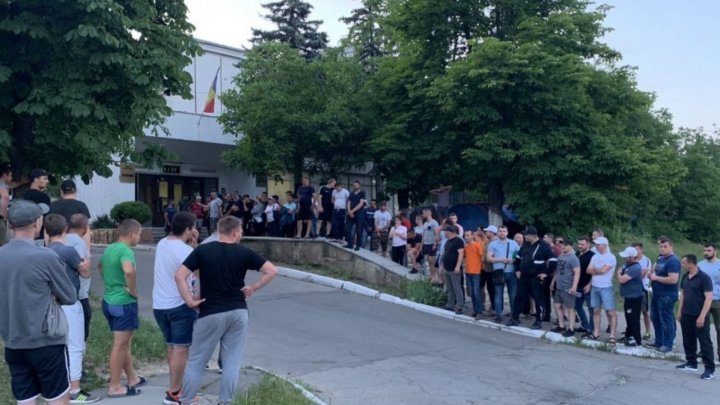 The moment within Pavel Filip is greeted by the applause of DOZENS of people after a TV show