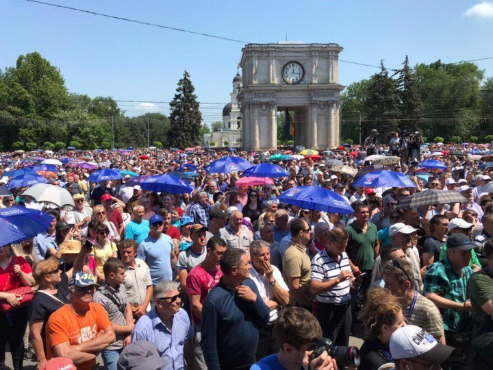 Over 30,000 Moldovan people gather at PMAN to guard Republic of Moldova (photos)