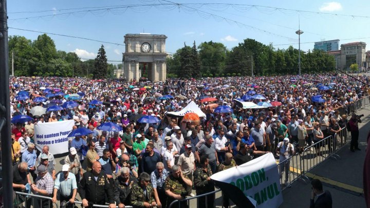 Over 30,000 Moldovan people gather at PMAN to guard Republic of Moldova (photos)