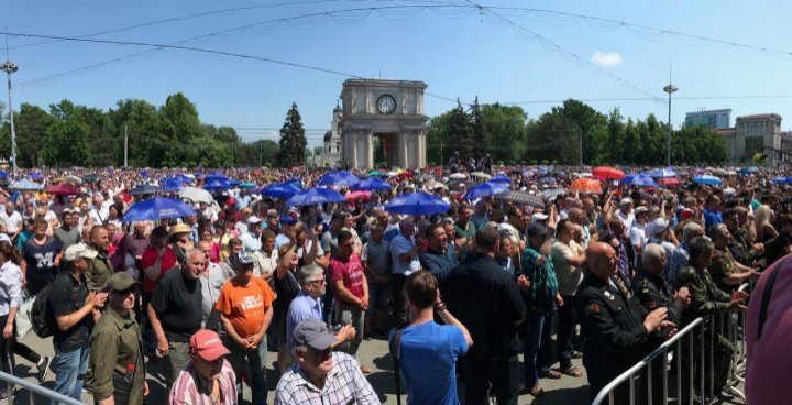 Over 30,000 Moldovan people gather at PMAN to guard Republic of Moldova (photos)