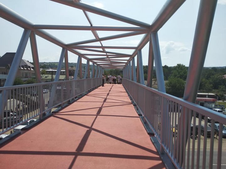 Pedestrian bridge opened over railway line in Strășeni (photo)