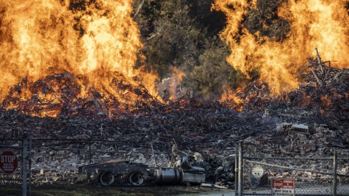 45 thousands Jim Beam Barrels Of Bourbon Erupts In Flames