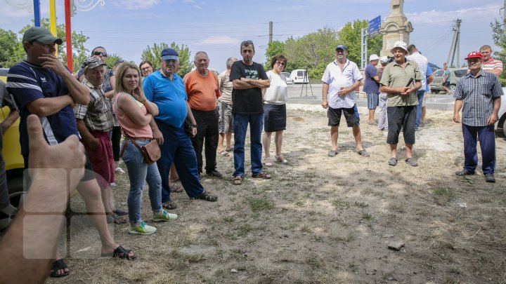 Anenii Noi locals rallied for bad roads linking Teliţa Nouă and Puhăceni (photo report)
