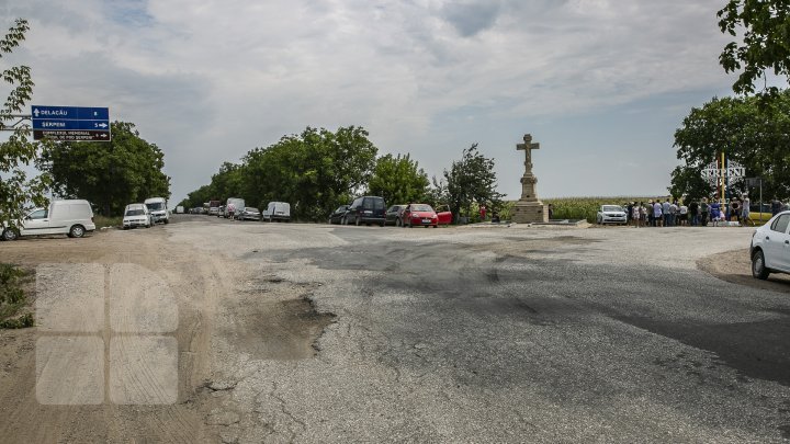 Anenii Noi locals rallied for bad roads linking Teliţa Nouă and Puhăceni (photo report)