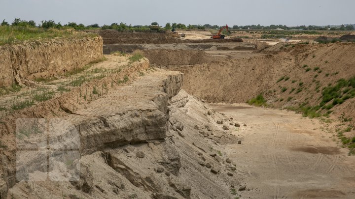 Anenii Noi locals rallied for bad roads linking Teliţa Nouă and Puhăceni (photo report)