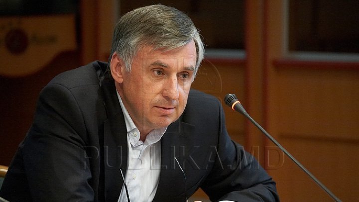 Why does ex-PM Ion Sturza request dismissal of Economy Minister Vadim Brînzan?