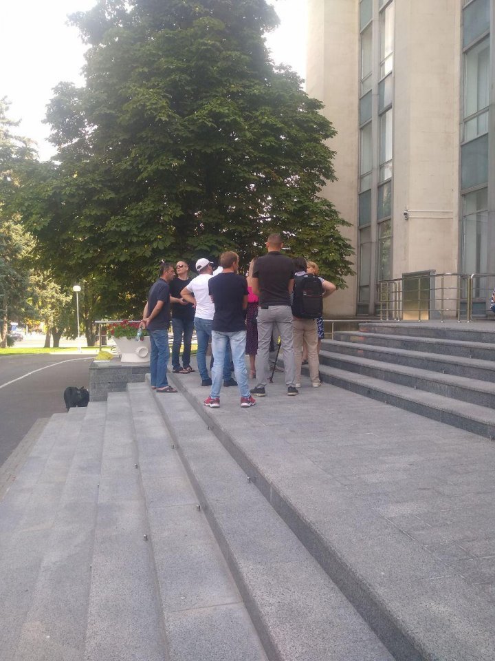 Government protest: Moldova Agroindbank clients demand efficient investigation 