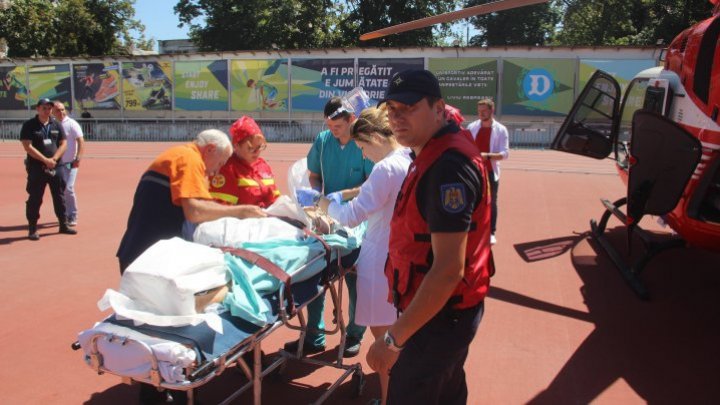 Glodeni woman transported by emergency by SMURD aerial crew to Chisinau hospital (PHOTO/VIDEO)